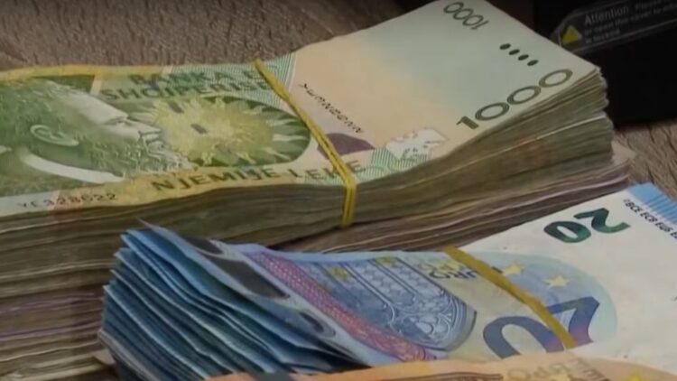 Mbi 55% e punonjësve nën pagën mesatare, shtohen ata me rroga minimale