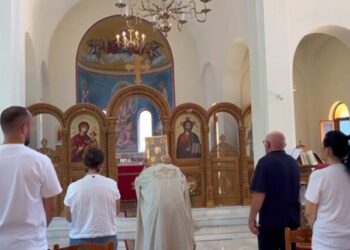 Gjenocidi ndaj çamëve, mbahet për herë të parë mesha e përshpirtjes në Kishën Ortodokse