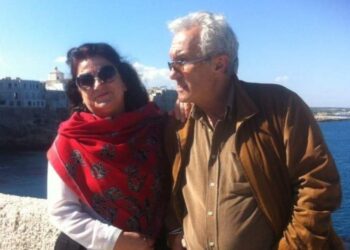 Përcillet në banesën e fundit poeti Agim Doçi, familjarët: Nuk e mori as pensionin që i takonte