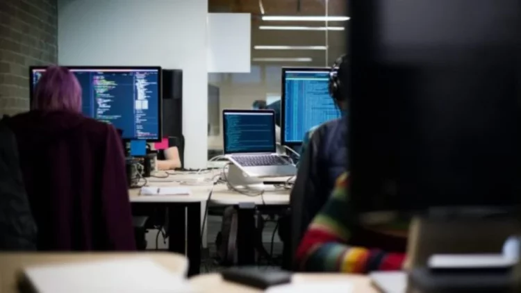 “Do kryej vetëvrasje”/ Zbardhen telefonatat, si u zhvatën 4.7 mln € nga qindra italianë përmes call centerave