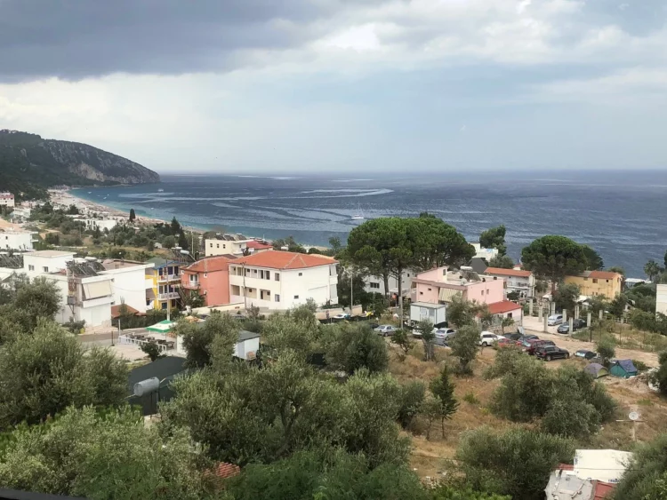 Foto/ Detaje nga vrasja në Dhërmi, autori është dhëndri i pronares së hotelit