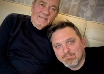 “Më ka marrë malli për…”, Juli poston foton e veçantë me të atin