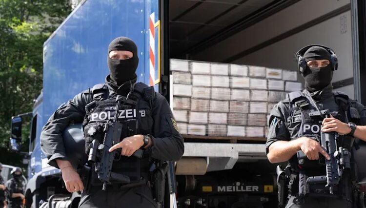 Operacion antidrogë/ Sekuetrohen afro 36 ton kokainë, mes të arrestuarve edhe një shqiptar