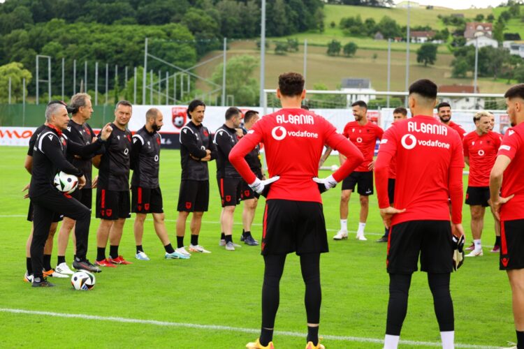 Miqësorja me Lihtenshtejnin, Silvinjo lë pushim 5 nga lojtarët e grumbulluar