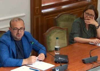 Ironia e Korreshit: Këtu të vdekurit po presin të marrin vendimin nga gjykatat për t’u kthyer në punë