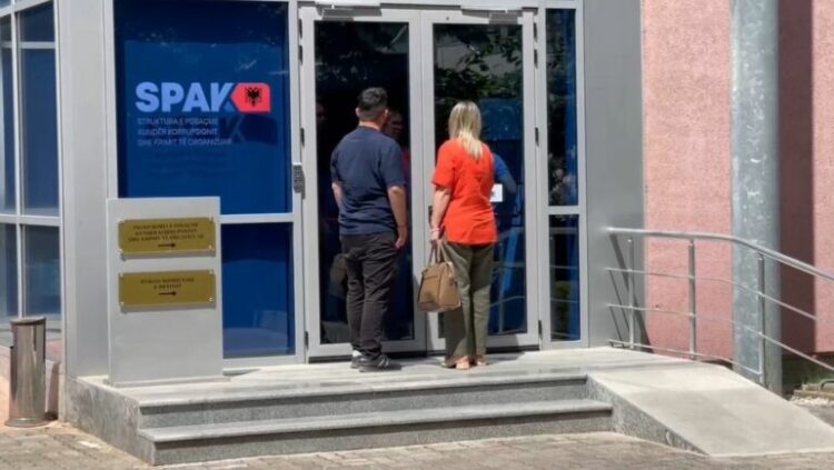 Ish-deputetja e PD-së, Ledina Alolli paraqitet në SPAK