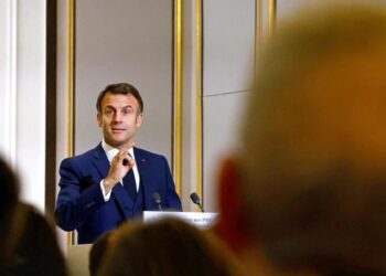 DW: Çfarë do të thotë kjo për të ardhmen politike të Francës! A mund të bashkëpunojnë Macron dhe Bardella?