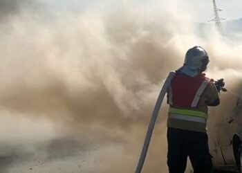 Korçë, ndez cigaren teksa furnizonte makinën me karburant, babë e bir përfshihen nga flakët