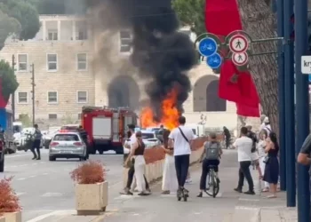 Shqiptares i kthehen pushimet në makth, makina i merr flakë në bulevardin “Dëshmorët e Kombit”