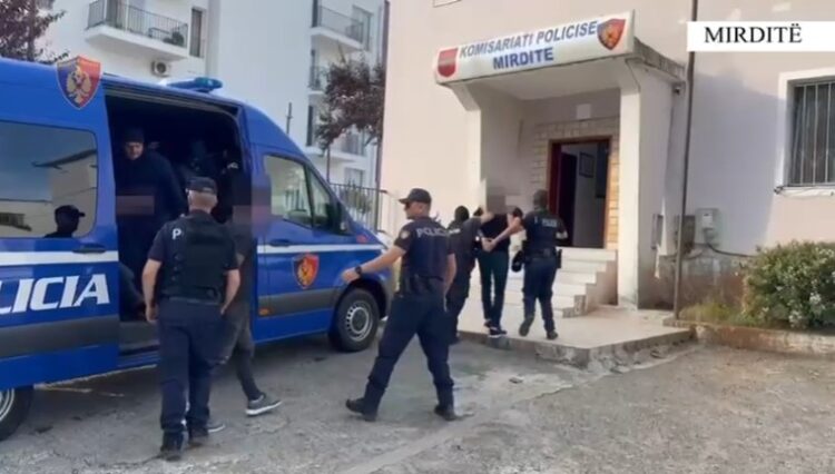 Plagosën rëndë një shtetas në Mirditë, arrestohen 3 vëllezërit (Emrat)