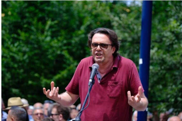 Protesta te bashkia, Licaj: Kështu nuk shtyhet më, po asimilohemi si komb