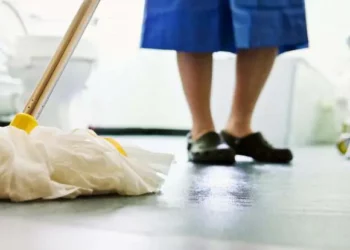 Mungon personeli, paga e punonjëseve të pastrimit deri në 1,000 euro/muaj