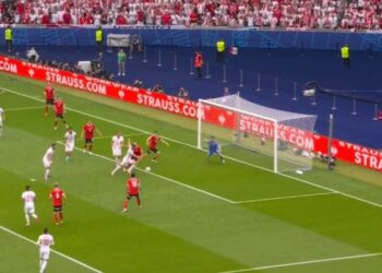 Polonia barazon me Austrinë, Piatek gjen rrjetën