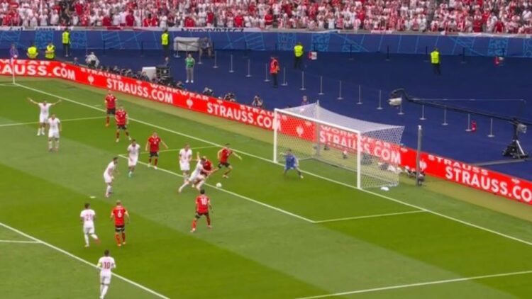 Polonia barazon me Austrinë, Piatek gjen rrjetën