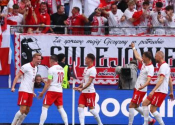 Shtanget Holanda, Buksa kalon Poloninë në avantazh (Video)