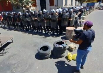 Nis protesta para bashkisë së Tiranës për largimin e Erion Veliajt (Video)