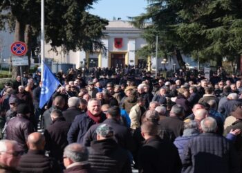 Opozita sot protestë para Kuvendit, shmangni këto rrugët e bllokuara