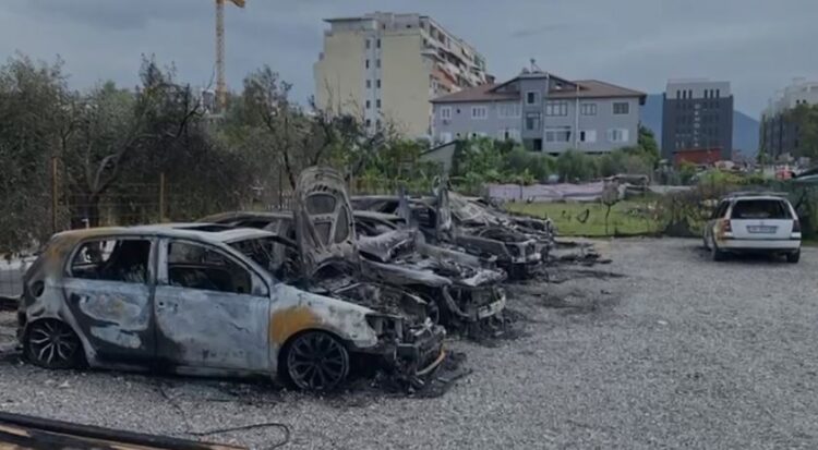 Detaje të reja! Kamerat e sigurisë filmuan dy autorët të maskuar me kapuç. Njëri u vuri zjarrin, ndërsa tjetri…