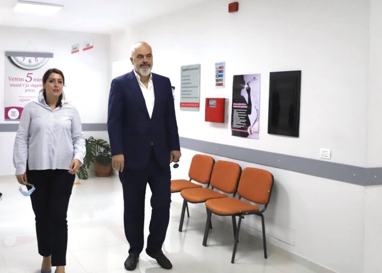 Shëndetësia falas? Banka Botërore: Shqiptarët shpenzojnë 700 – 750 mln $ në vit nga xhepi