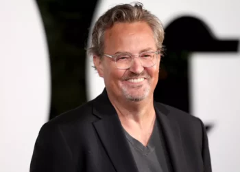 Hetimi për vdekjen e yllit të Friends Matthew Perry, disa figura të Hollivudit merren në pyetje