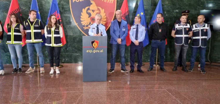 Nga Spanja në Britani ilegalisht/ Si funksiononte grupi i falsifikatorëve, një polic mes të arrestuarve – Detajet