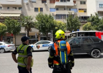 Tronditet Shkodra/ Shpërthim pranë një dyqani, policia në vendngjarje