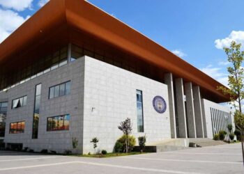 Plas sherri në KLP! Anëtarët përplasen për shkollën e Magjistraturës: Po na heton SPAK