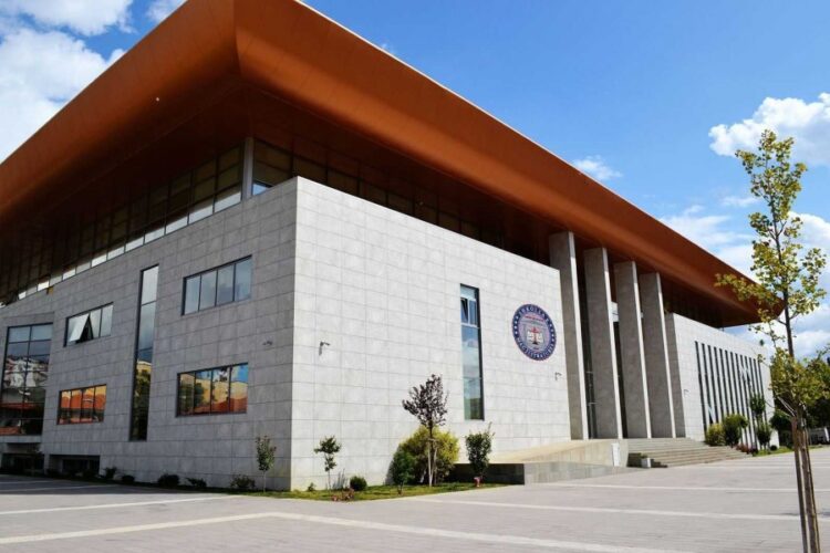 Plas sherri në KLP! Anëtarët përplasen për shkollën e Magjistraturës: Po na heton SPAK