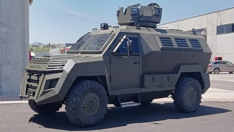 Makina e parë ushtarake shqiptare, “Shota” prezantohet në Panairin e Parisit