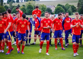 Precedentët, Spanja humbet sa herë luan me formacionin e dytë