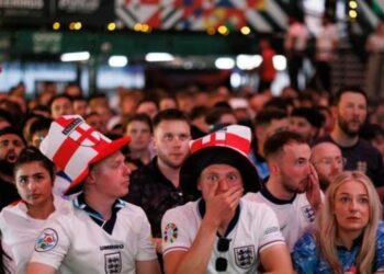 Ndodh dhe kjo! Tifozin e zë gjumi gjatë ndeshjes, kur u zgjua stadiumin ishte bosh