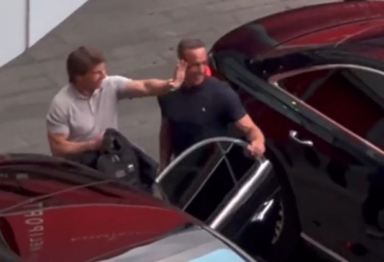 Tom Cruise ngatërron makinën, kërkon të hipë në atë të kryeministrit britanik