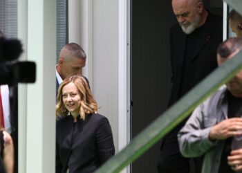 Meloni- Rama, fushatë dhe akuza nga ‘kampi- burg’ i emigrantëve në Shëngjin /FOTO