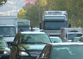 Nga sot ndalohet qarkullimi mjeteve të tonazhit të rëndë në zonat bregdetare! Policia bllokon 4 trejlera