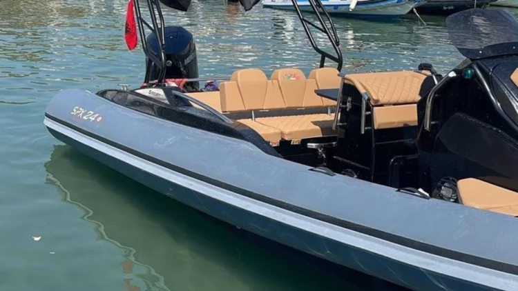 Motorskafi godet me helikë pushuesin në Karaburun, momenti i përplasjes