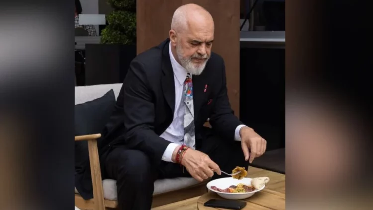 Rama i fton britanikët në Shqipëri duke “refuzuar” ushqimin anglez