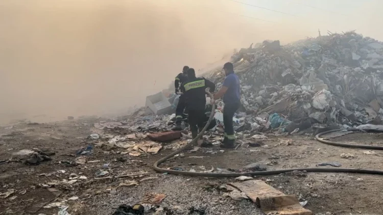 Rindizet zjarri tek fusha e mbetjeve, Vlora mbulohet nga tymi i plehrave/ Ankohen banorët: Po sëmuremi…