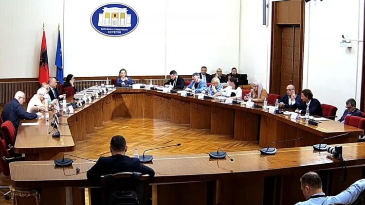 Zgjatet afati i punës së Komisionit të Sterilizimit dhe Check Up në Shëndetësi