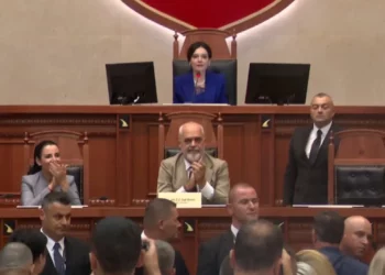 Elisa Spiropali, kryetarja e re e Kuvendit/ Emërohet me 75 vota pro dhe 4 kundër