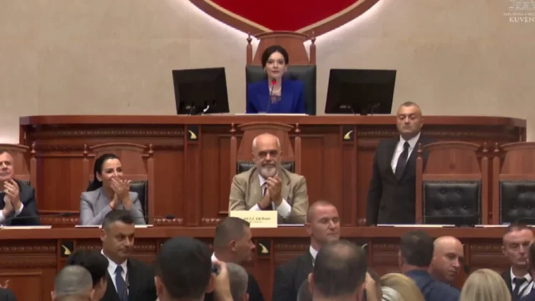 Elisa Spiropali, kryetarja e re e Kuvendit/ Emërohet me 75 vota pro dhe 4 kundër