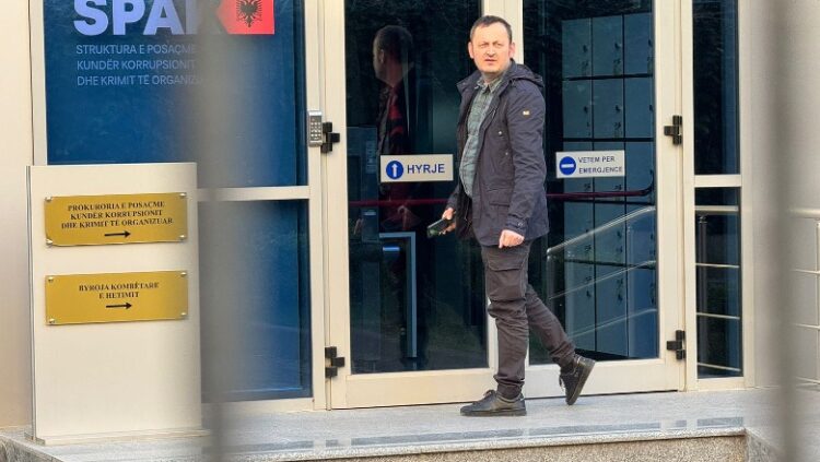 U plagos më ’21 janar’, gazetari Mahmutaj: E pashë gardistin Agim Llupo që po qëllonte drejt nesh