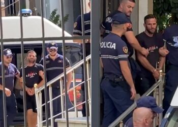 Vrau me thikë të dashurin 23-vjeç të ish-bashkëshortes, gjykata e lë në burg 39-vjeçarin