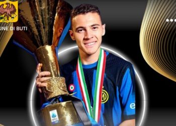 Në Itali nderojnë Kristjan Asllanin, të gjithë banorët në shesh