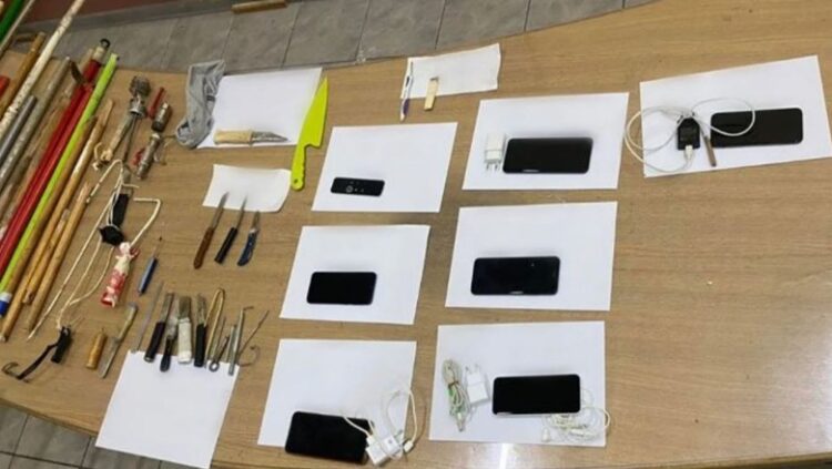 Kontrolle në burgun e Koridhalos, kush janë të burgosurit shqiptarë që iu gjetën celularë