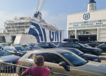 Fluks udhëtarësh në Portin e Durrësit, 28 sportele për të përballuar ardhjen e qytetarëve