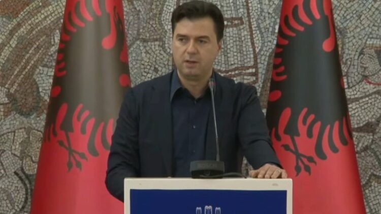 Kodi zgjedhor/ “I ndanë listat në biznes klas për vete dhe karroceri për të tjerët”, Basha kundër dakordësisë