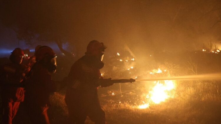 Shuhet zjarri në Shëngjin/ Mbrojtja Civile: Në 4 ditë u angazhuan 308 efektivë