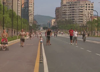 Plagosi me thikë një person në Tiranë, arrestohet “problematiku” i Bulevardit të Ri