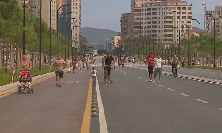 Plagosi me thikë një person në Tiranë, arrestohet “problematiku” i Bulevardit të Ri