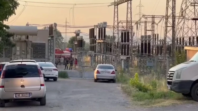 Zjarr në Korçë, digjet nënstacioni elektrik, mbetet pa drita një pjesë e qytetit